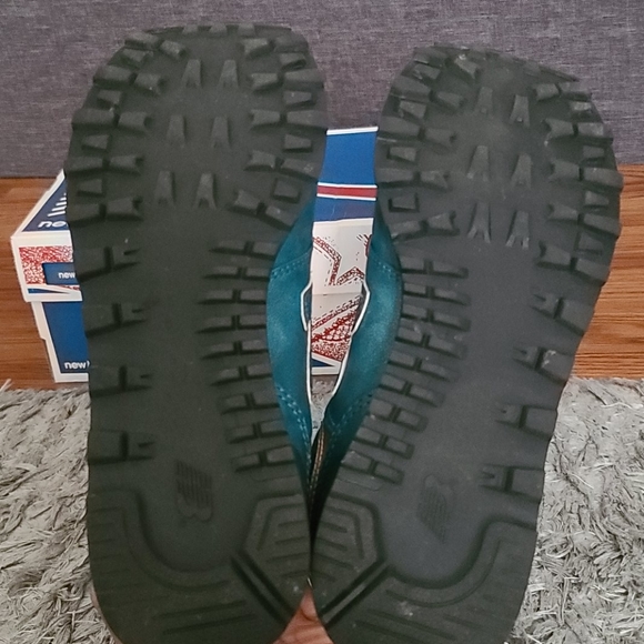 Womens Classic New Balance - Picture 4 of 4